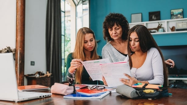 Financial advisor tips for college students and parents